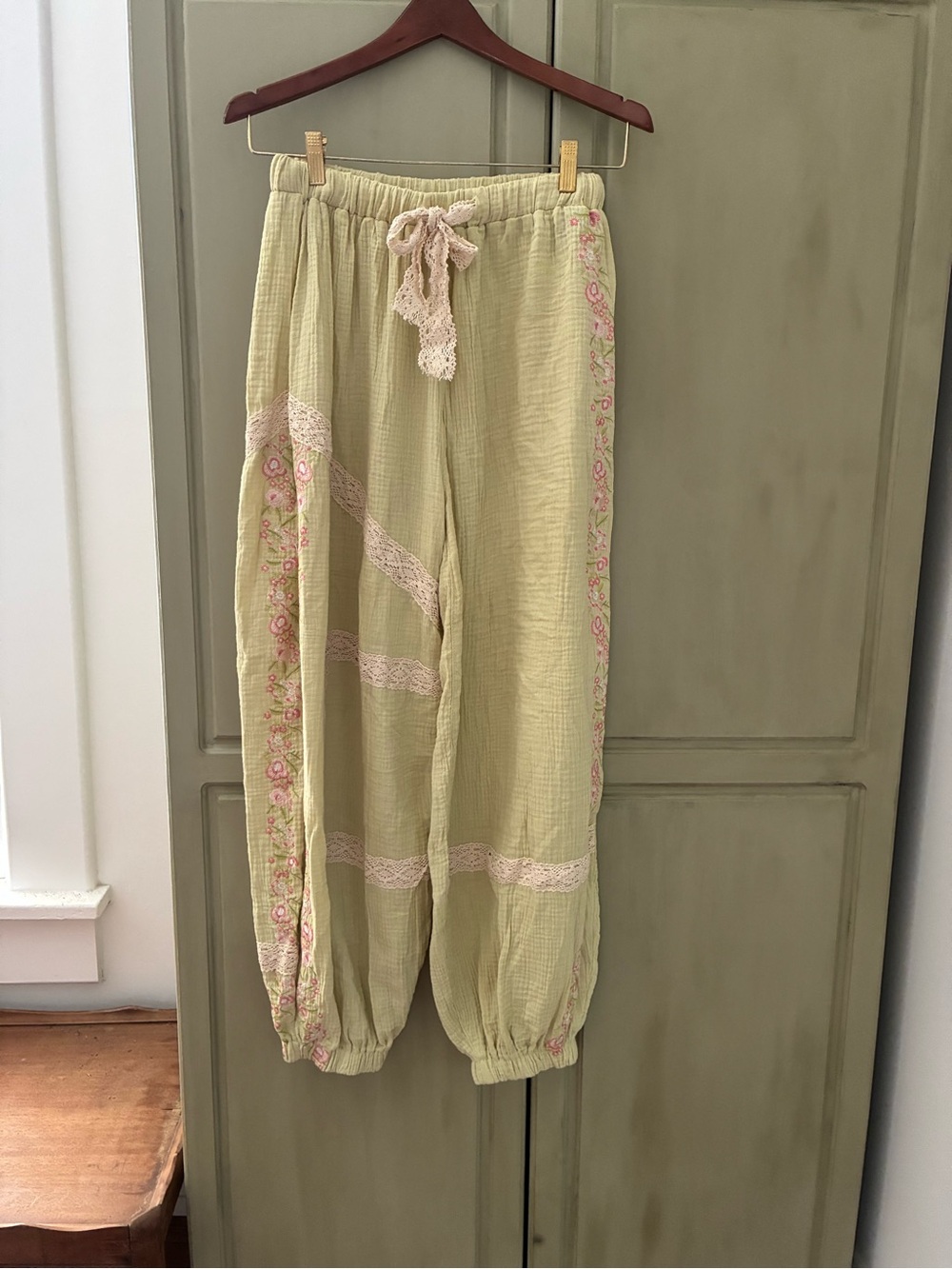 POL PALE GREEN BALLOON PANTS WITH IVORY LACE AND PINK FLORAL EMBELLISHMENT SZ M